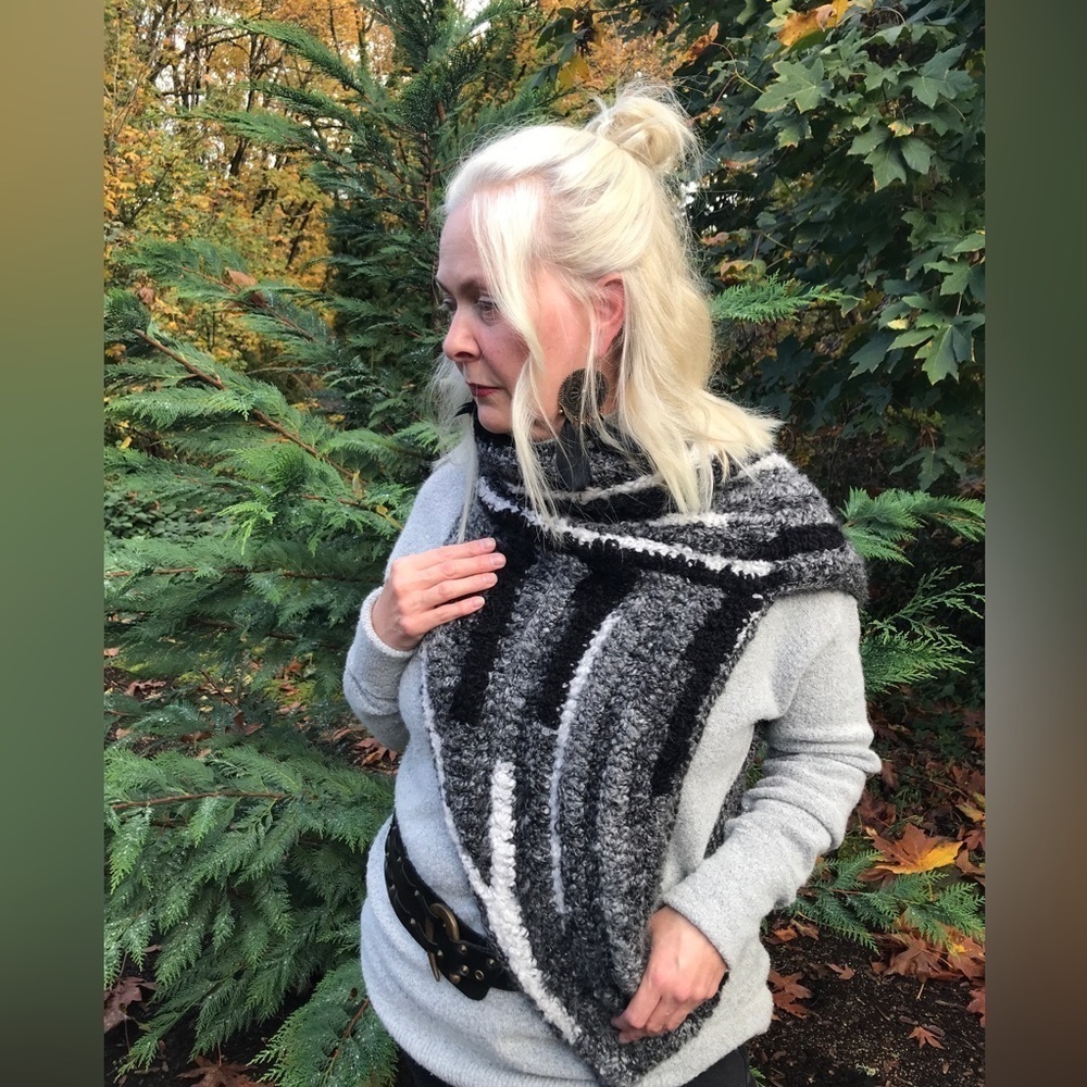 *NEW CHUNKY COWL, HIGHLAND WRAP, HUNTRESS SASH, GRAY/BLACK/WHITE